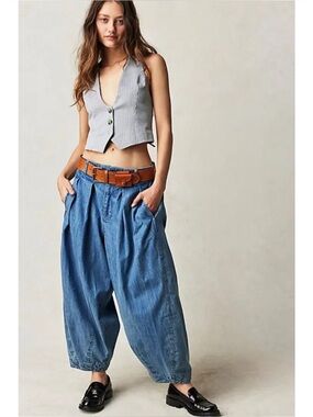 FREE PEOPLE | We The Free Ridley Pull-On Barrel Jeans in Cool Blue, Size XS